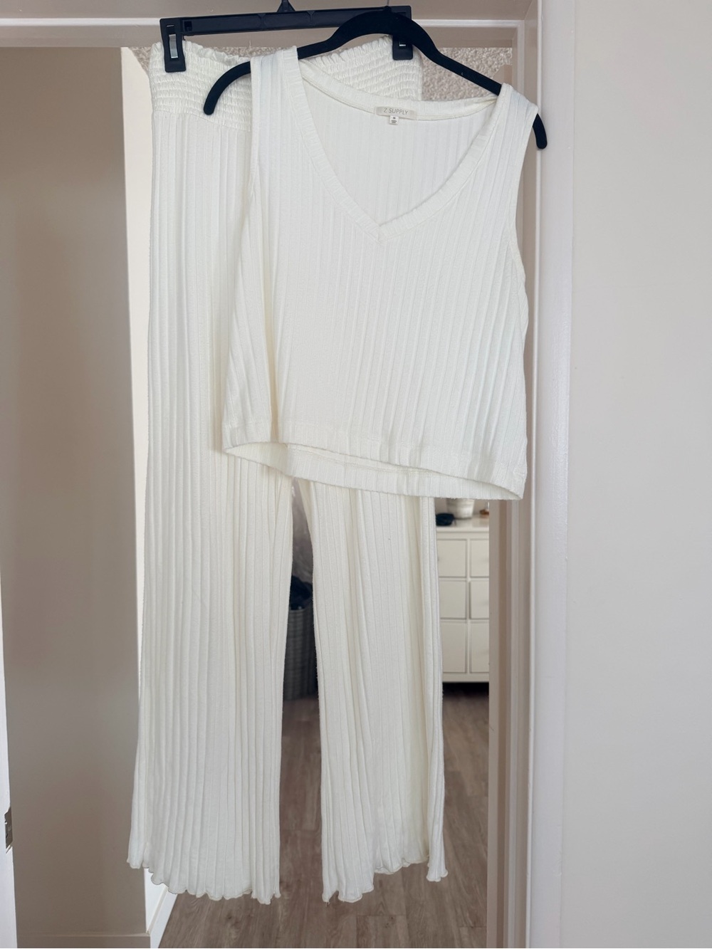 Z Supply Cream Ribbed V-Neck Tank with Wide Leg Pants - Picture 3 of 3